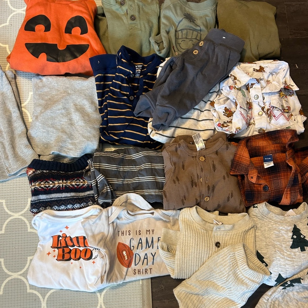 Assorted Baby Clothing Bundle - 0-3 m/ newborn
